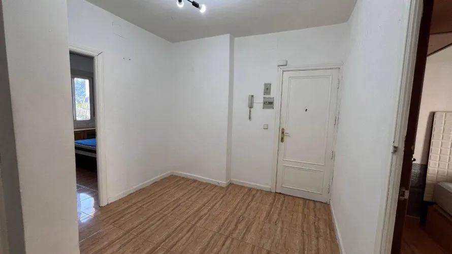 Apartamento de 2 dormitorios en Madrid, Spain No. 2331 № 8