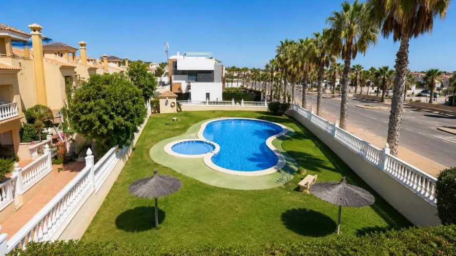 Apartamento de 2 dormitorios en La Zenia, Spain No. 2428