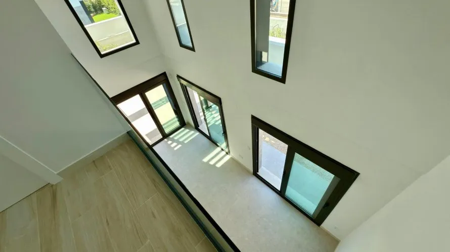Villa de 4 dormitorios en Mutxamel, Spain No. 2438 № 1