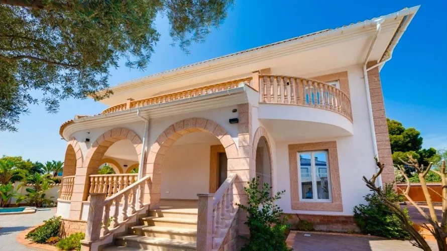 Villa de 4 dormitorios en Rojales, Spain No. 2466