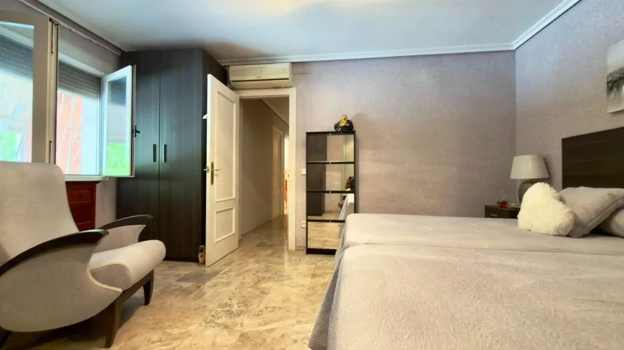 Villa de 5 dormitorios en Benidorm, Spain No. 2440 № 21