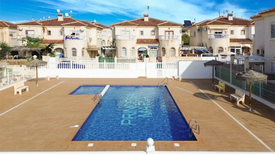 Сasa de 3 dormitorios en Torrevieja, Spain No. 2478 № 3