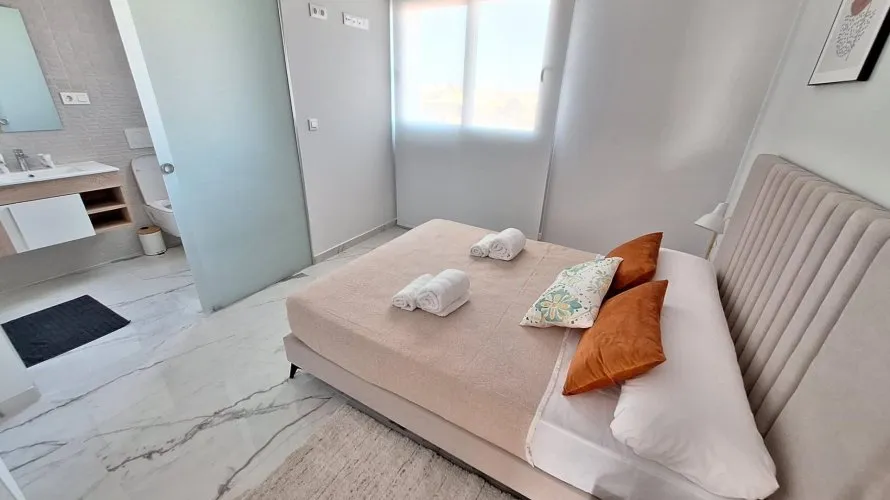 Apartamento de 2 dormitorios en Torrevieja, Spain No. 2423 № 7