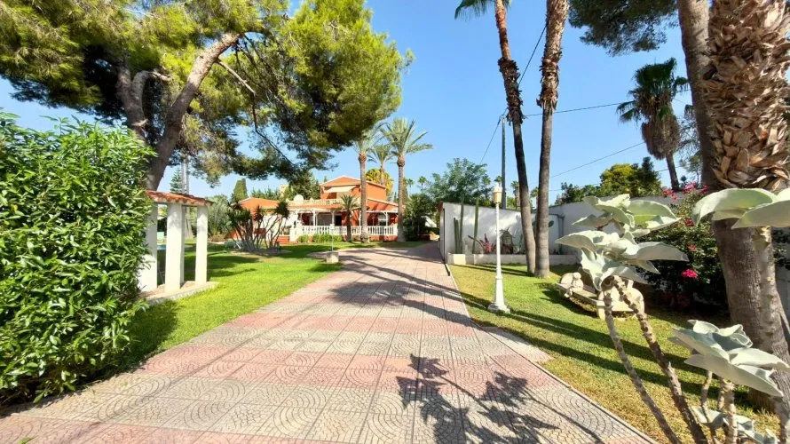 Villa de 5 dormitorios en Benidorm, Spain No. 2440 № 17