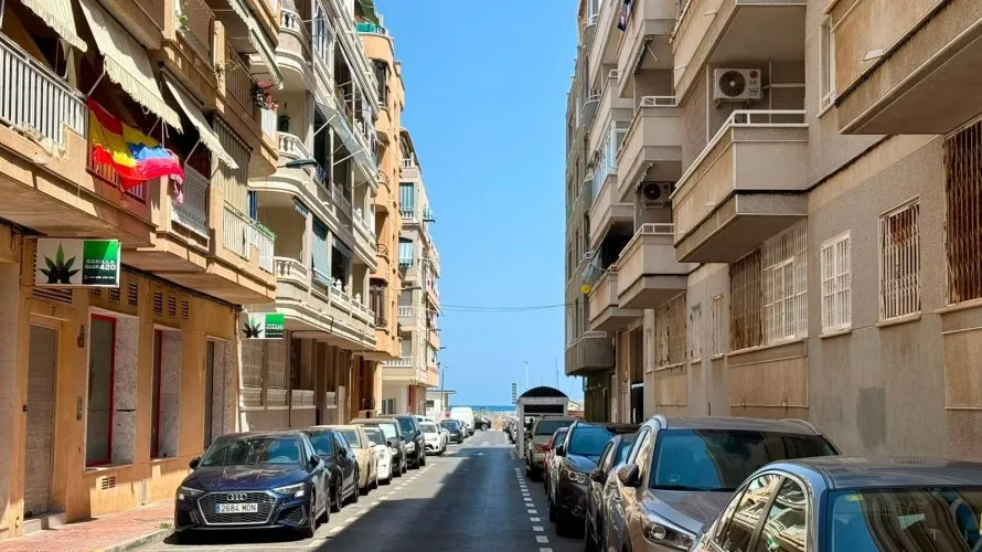 Apartamento de 2 dormitorios en Torrevieja, Spain No. 2334 № 27