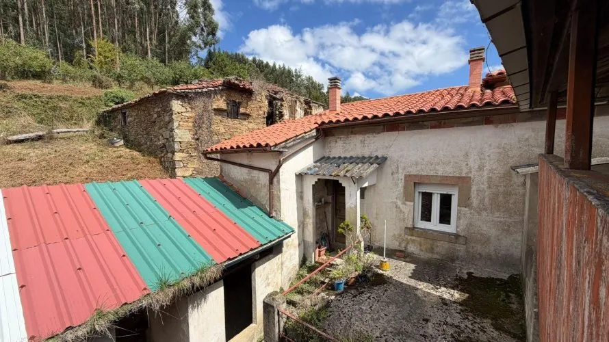 Сasa de 5 dormitorios en Salas, Spain No. 2633 № 4
