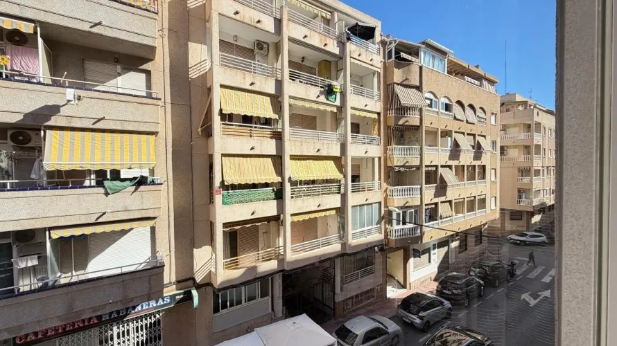 Apartamento de 2 dormitorios en Torrevieja, Spain No. 2629