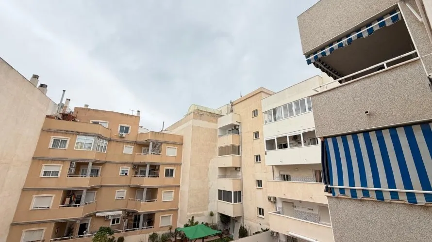Apartamento de 2 dormitorios en Torrevieja, Spain No. 2635 № 6