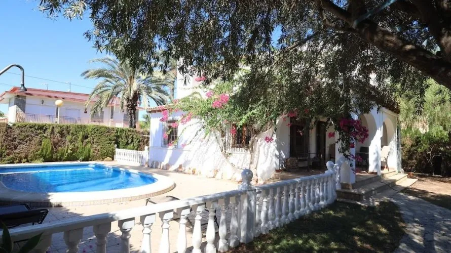 Apartamento de 4 dormitorios en Cabo Roig, Spain No. 2662