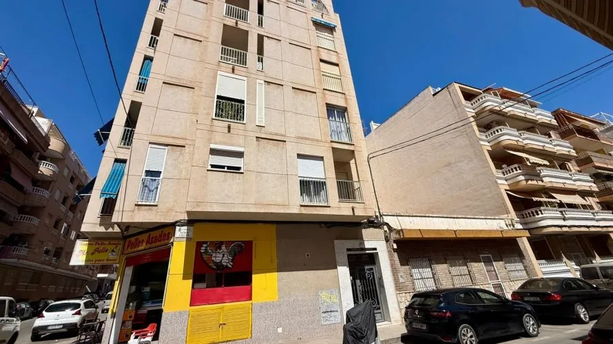 Apartamento de 1 dormitorio en Torrevieja, Spain No. 2565 № 1