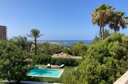 Villa de 180m² en Dénia, Spain No. 2547