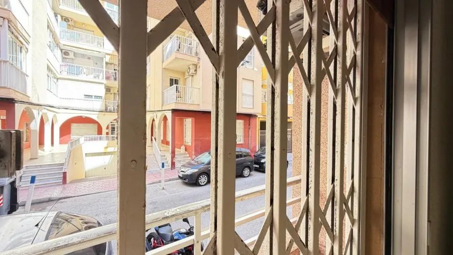 Apartamento de 3 dormitorios en Torrevieja, Spain No. 2631