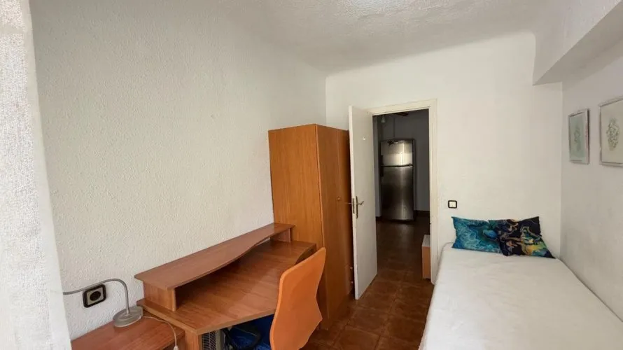 Apartamento de 3 dormitorios en Alicante, Spain No. 2679