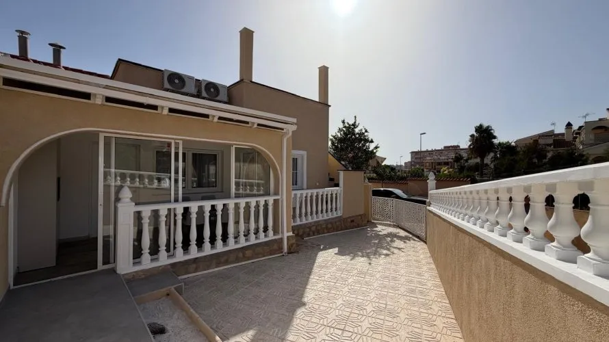 Сasa de 2 dormitorios en Torrevieja, Spain No. 2508 № 24