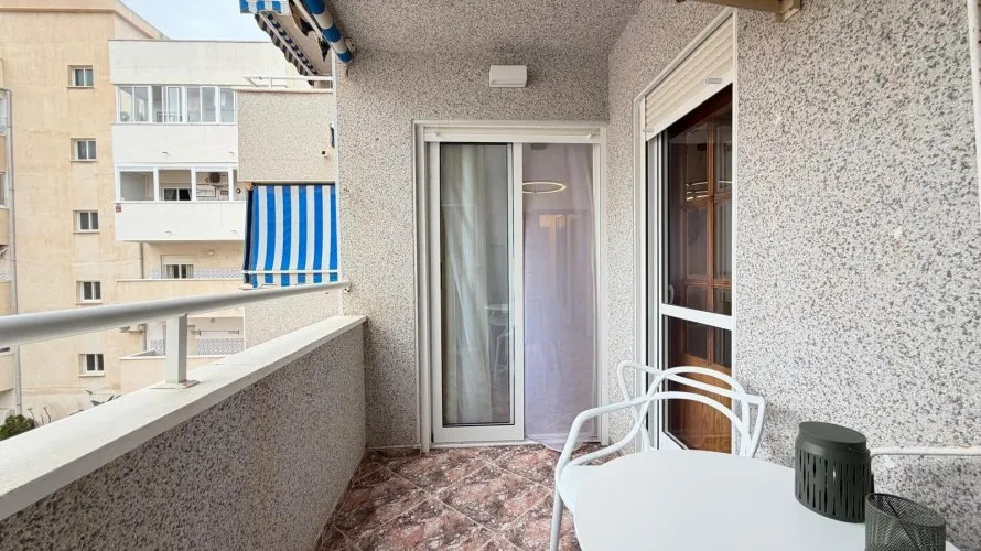 Apartamento de 2 dormitorios en Torrevieja, Spain No. 2635 № 3