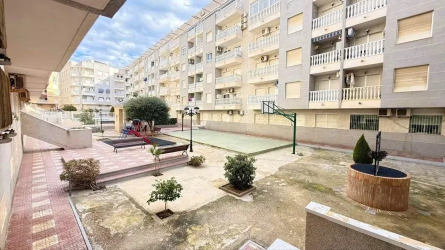 Apartamento de 1 dormitorio en Torrevieja, Spain No. 2556 № 2