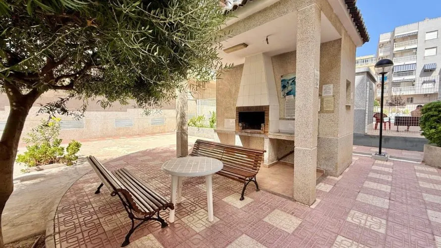 Apartamento de 1 dormitorio en Torrevieja, Spain No. 2556 № 1