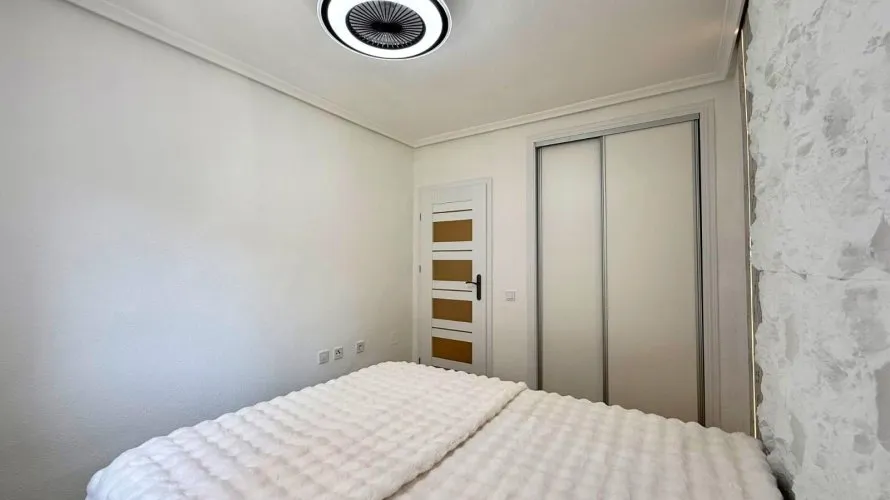 Apartamento de 2 dormitorios en Torrevieja, Spain No. 2501 № 8