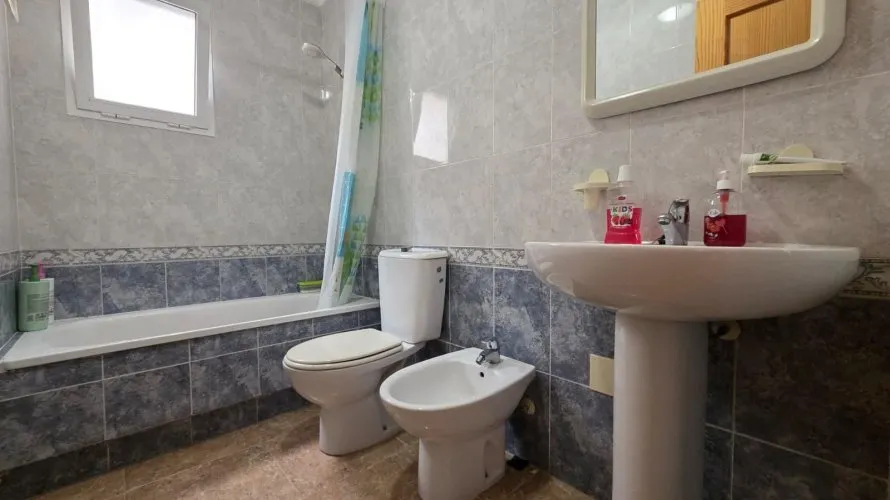 Apartamento de 2 dormitorios en Torrevieja, Spain No. 2568