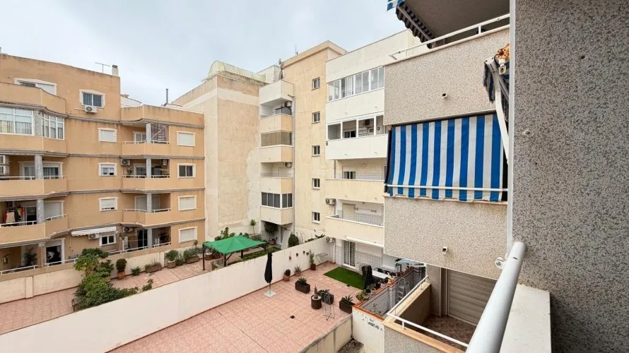 Apartamento de 2 dormitorios en Torrevieja, Spain No. 2635 № 4