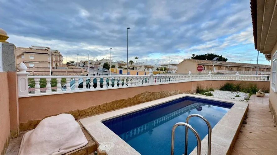 Apartment de 3 chambres à Torrevieja, Spain No. 1031