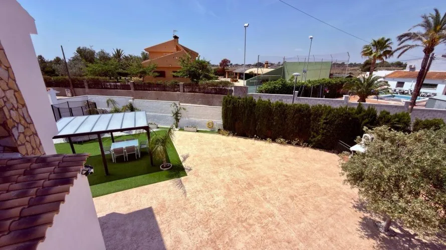 Villa de 168m² à San Vicente del Raspeig, Spain No. 1327