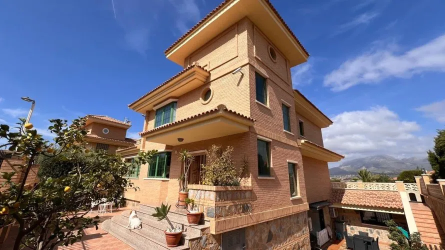 Villa de 480m² à Benidorm, Spain No. 656 № 3
