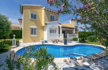 Villa de 194m² à Alicante, Spain No. 1360