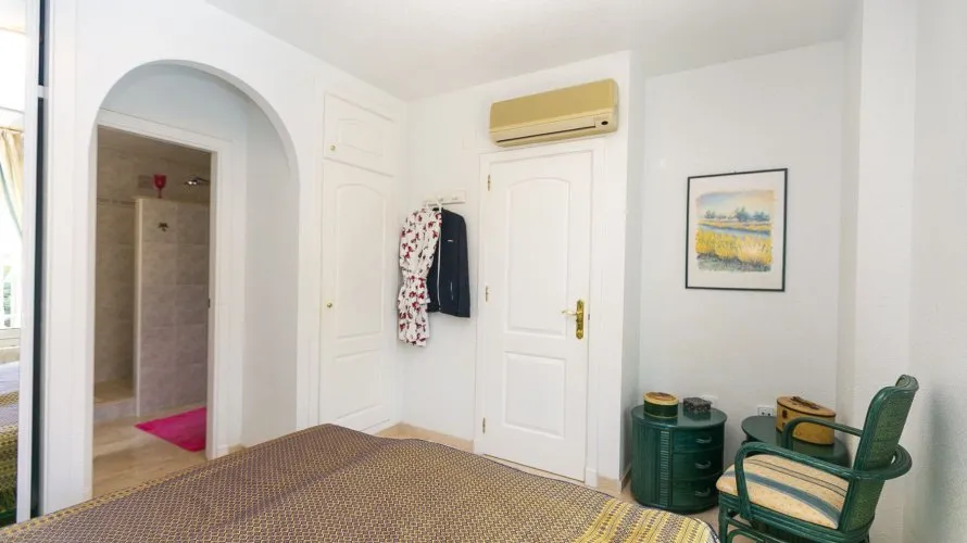 Villa de 194m² à Alicante, Spain No. 1360 № 26