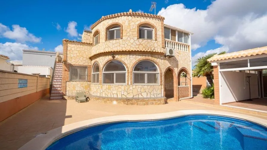 Villa de 4 chambres à Alicante, Spain No. 831 № 8