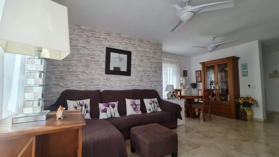 Villa de 124m² à Alicante, Spain No. 966 № 1