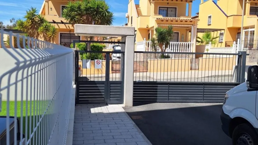 Apartment de 2 chambres à Villamartin, Spain No. 555 № 22