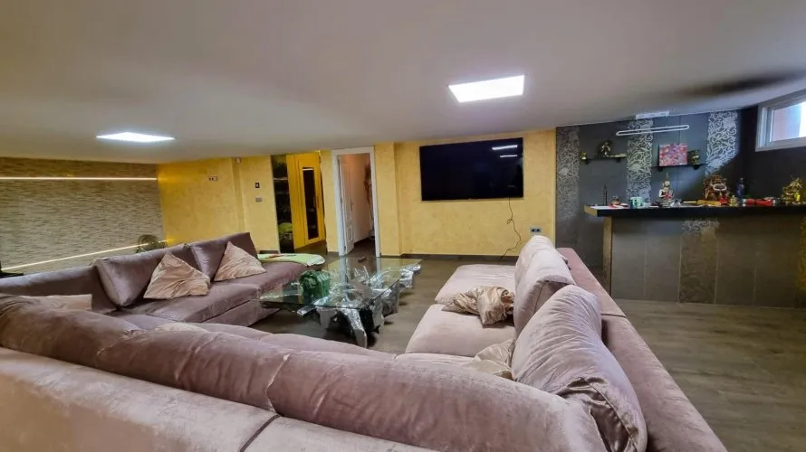 Villa de 239m² à Torrevieja, Spain No. 181 № 8