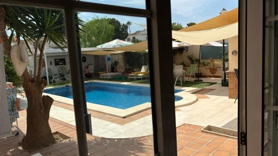 Villa de 4 chambres à Torrevieja, Spain No. 730 № 11