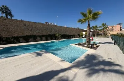 Apartment de 2 chambres à Villamartin, Spain No. 1002
