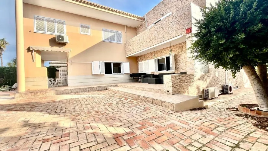 Villa de 4 chambres à Torrevieja, Spain No. 229