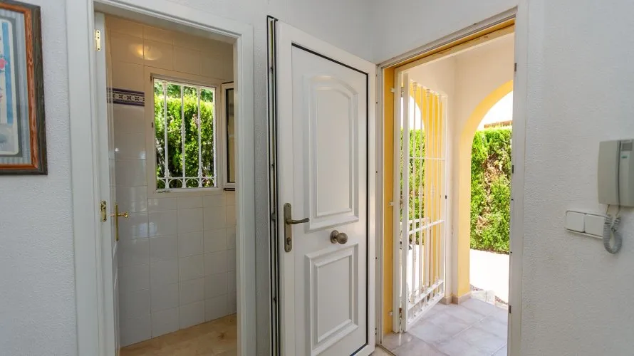 Villa de 194m² à Alicante, Spain No. 1360 № 7