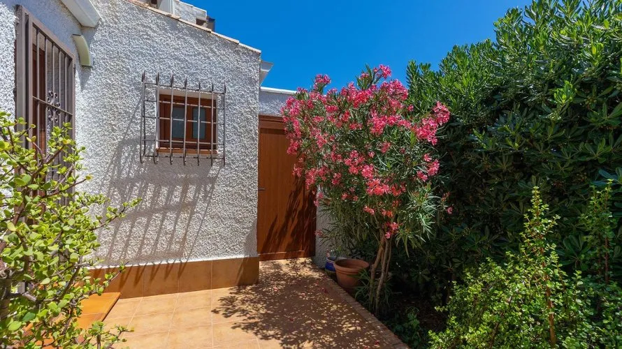Villa de 4 chambres à Alicante, Spain No. 746 № 17