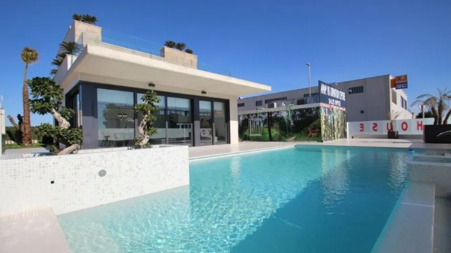 Villa de 197m² à La Zenia, Spain No. 252 № 14
