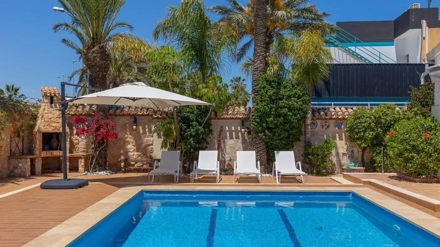 Villa de 4 chambres à Alicante, Spain No. 746 № 8