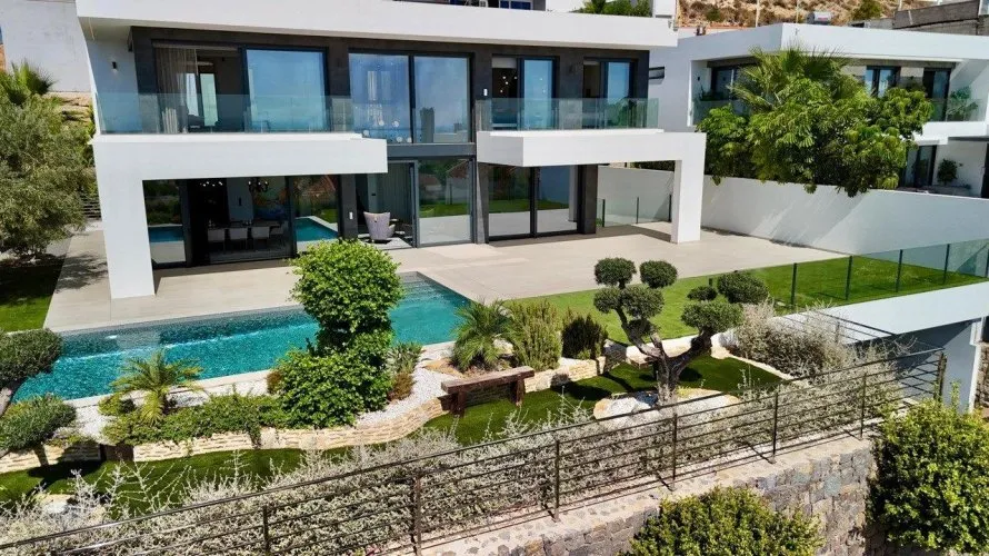 Villa de 890m² à Benidorm, Spain No. 832 № 2