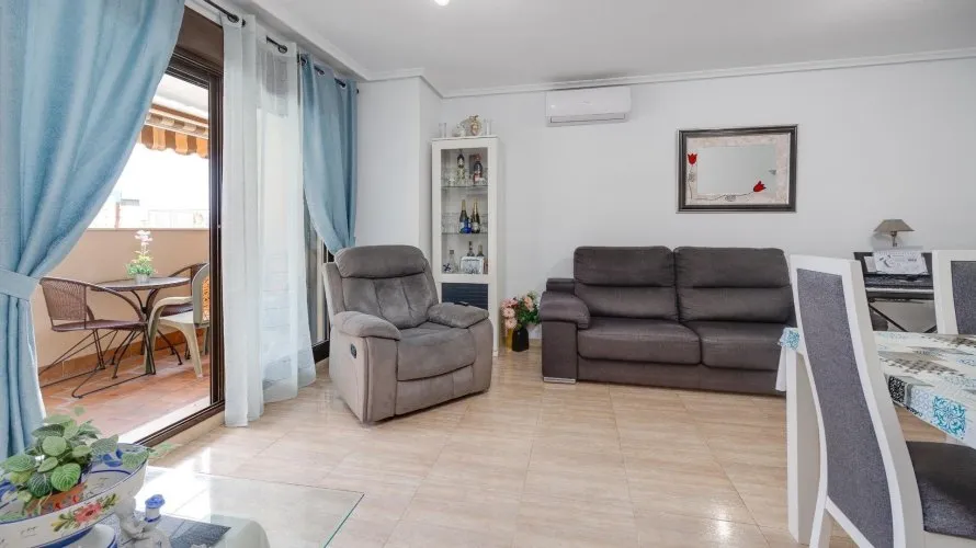 Apartment de 2 chambres à Torrevieja, Spain No. 1365 № 1