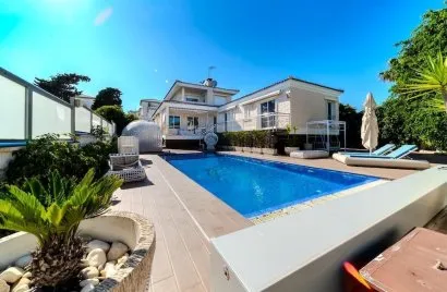 Villa de 5 chambres à Torrevieja, Spain No. 734