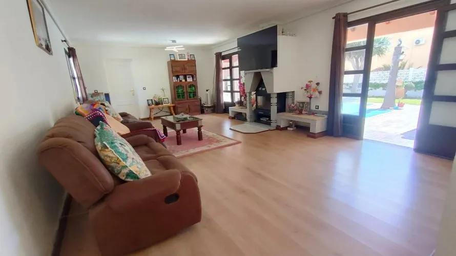 House de 209m² à Alicante, Spain No. 950 № 1