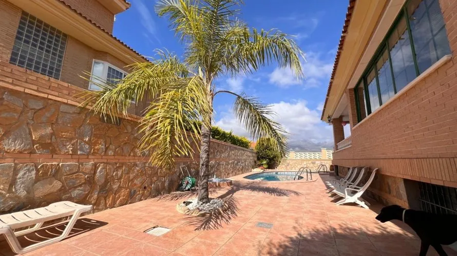 Villa de 480m² à Benidorm, Spain No. 656 № 6