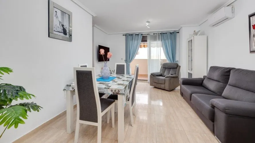 Apartment de 2 chambres à Torrevieja, Spain No. 1365