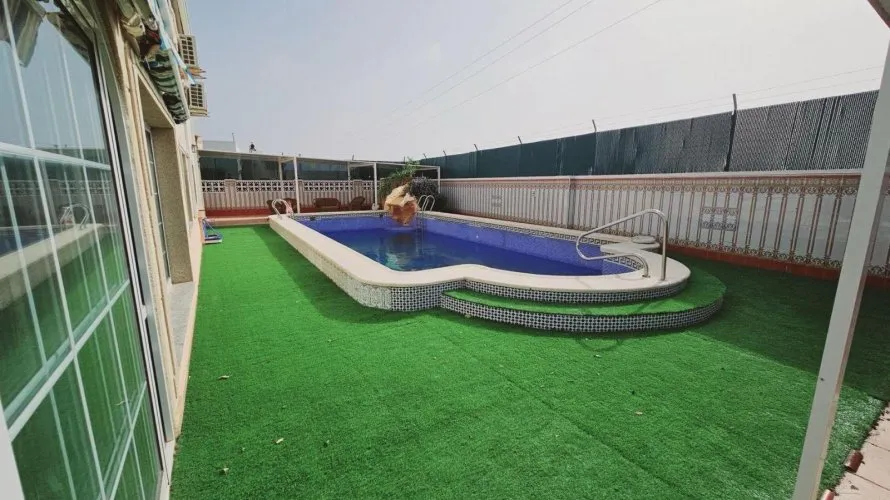 Villa de 5 chambres à Torrevieja, Spain No. 716 № 10