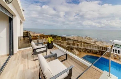 Villa de 210m² à Torrevieja, Spain No. 720