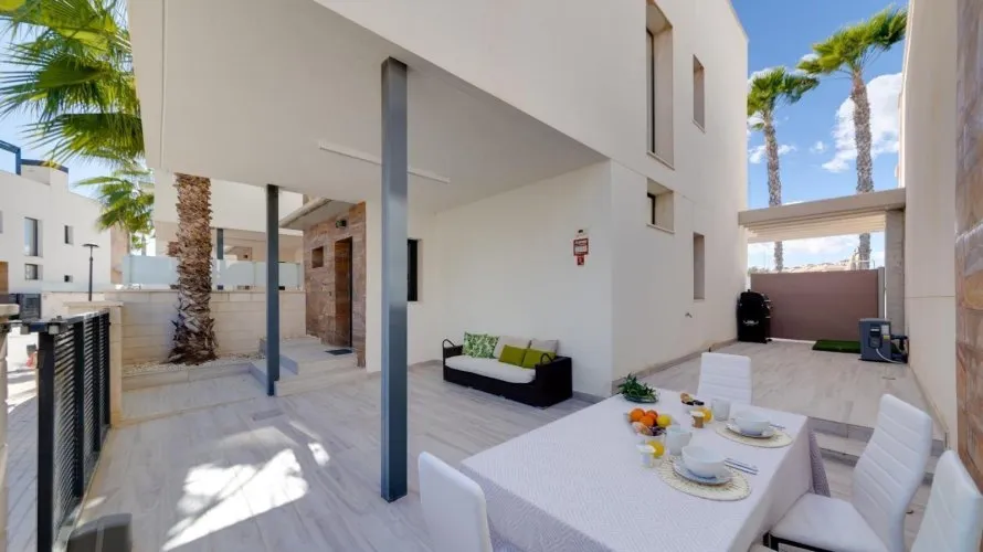 Villa de 3 chambres à La Zenia, Spain No. 247 № 23