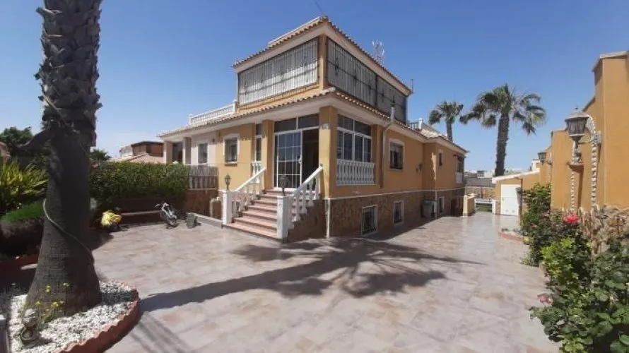 Apartment de 283m² à Torrevieja, Spain No. 619 № 21